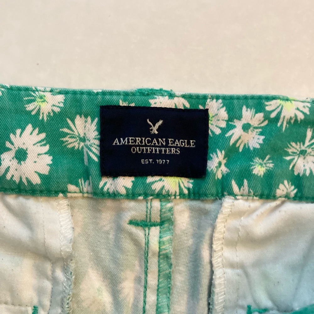 American Eagle Lot Of 2 Pair MIDI Shorti 4 Shorts  Spring Summer. - Picture 3 of 7